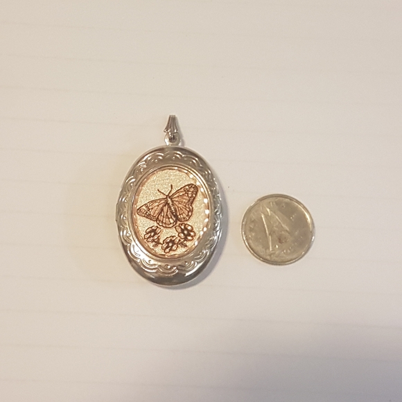 Locket - Picture 3 of 16
